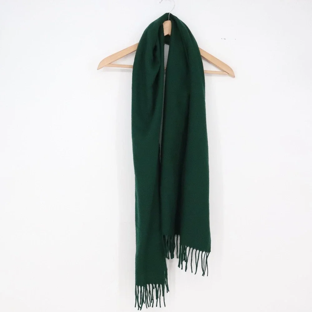 Unbranded Scarf Unisex One Size Solid Green Fringe Soft Knit Excellent